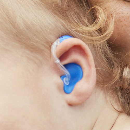 Los audífonos para niños de Clínicas Para Oír Mejor están especialmente diseñados para acompañar el desarrollo de niños y niñas con pérdida auditiva.